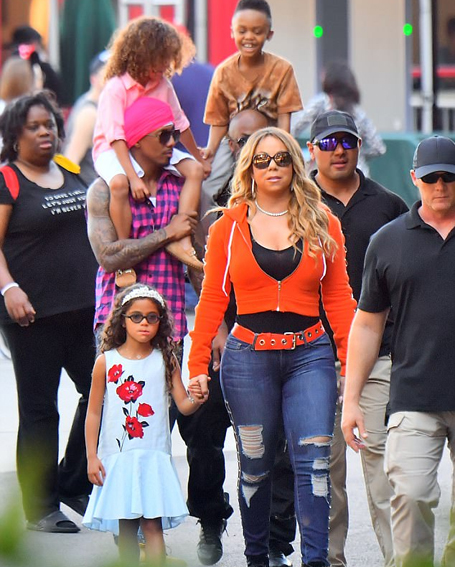 Mariah and Nick take their twins to Disneyland | mcarchives.com