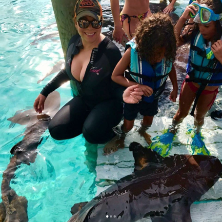 Mariah Carey almost pops out of her wetsuit | mcarchives.com