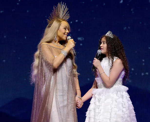 Mariah Carey gives in | mcarchives.com