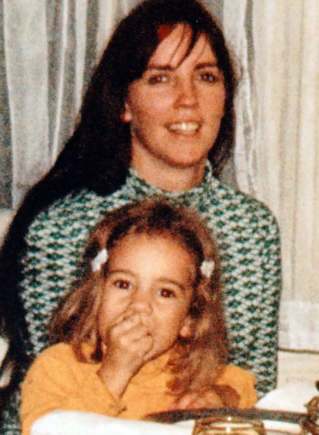 Mariah Carey shares throwback photo with mom Patricia | mcarchives.com