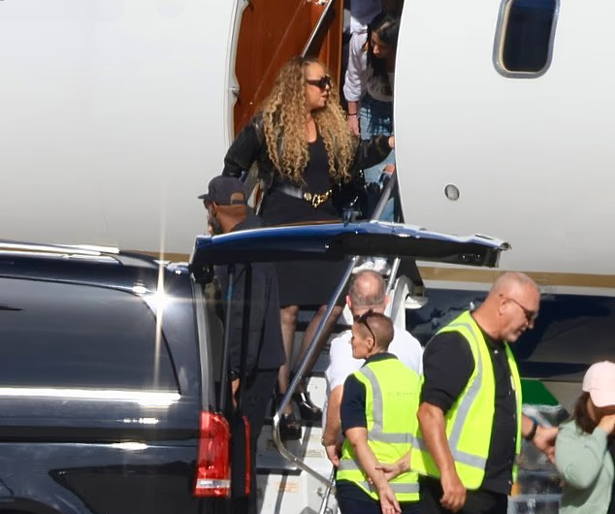 Mariah Carey makes a glamorous arrival in Sydney | mcarchives.com