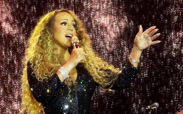 Fans defend Mariah Carey after energy-lacking performances | mcarchives.com
