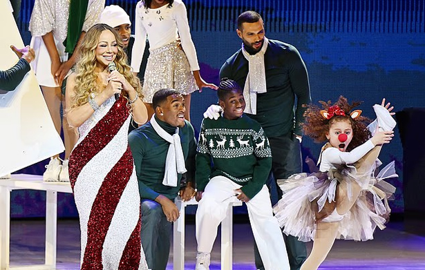 Mariah Carey takes to the stage in Las Vegas | mcarchives.com