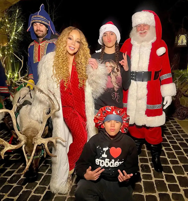 Mariah Carey enjoys a festive Christmas Eve | mcarchives.com
